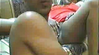 Una donna dai capelli corvini che ha un culo sodo sta prendendo un grosso video porno anale gratis cazzo dentro