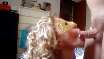 Una milf tettona sta prendendo un cazzo in bocca e nella sua figa video porno anali gratuiti bagnata