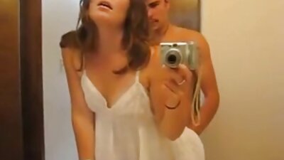 Una troia calda mette le labbra video sesso anale amatoriale italiano su alcune palle per leccarle
