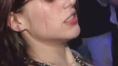 Spogliarelliste rivali fanno video porno sesso anale l'amore lesbico in una discoteca vuota