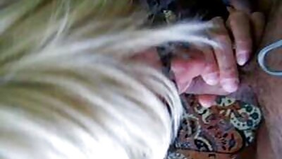 Una troia con le tette naturali scuote il culo su un grosso cazzo sesso anale video amatoriale nero