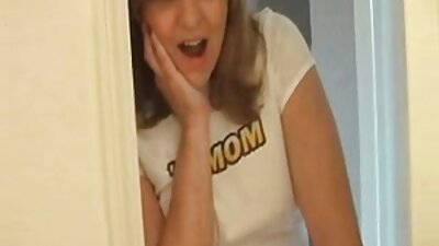 Ragazza formosa si lamenta mentre la macchina del voglioporno anale cazzo le trapana la fica