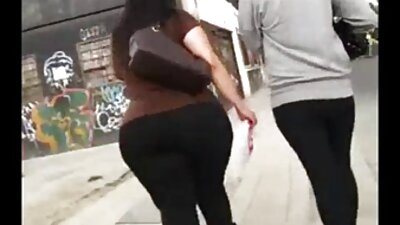 Due ragazze si annusano il culo nella video di sesso anale gratis scena lesbica